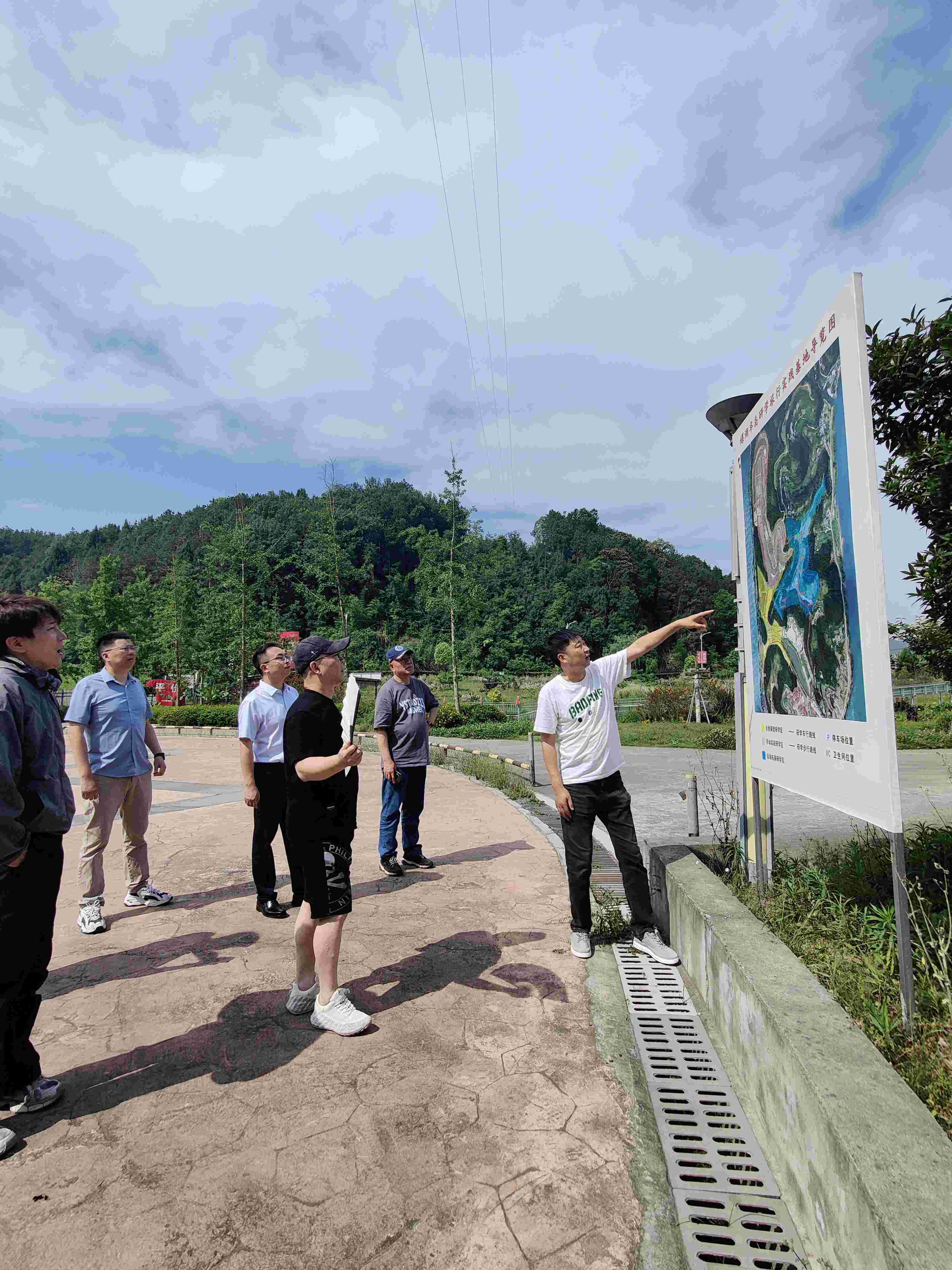 毛总受邀川旅投集团莅临螺湖半岛国际度假区考察